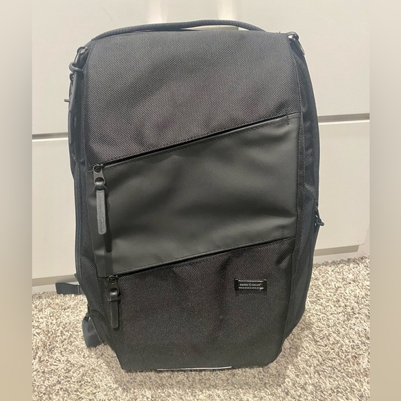 New without tags Swiss Gear tech backpack. - Picture 10 of 16